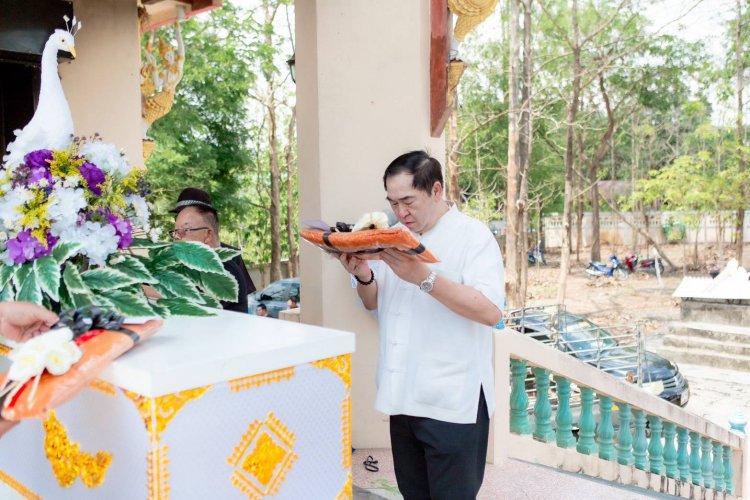 "นายกเคี้ยง" ร่วมงานฌาปณกิจศพชาวบ้าน ตำบลแม่ปะแม่สอด