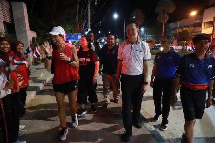 ชาวนราธิวาสแห่ต้อนรับนักวิ่งโครงการวิ่งเดี่ยว 1 พันกม.ครอบคลุม 3 ประเทศไทย-มาเลย์-สิงคโปร์
