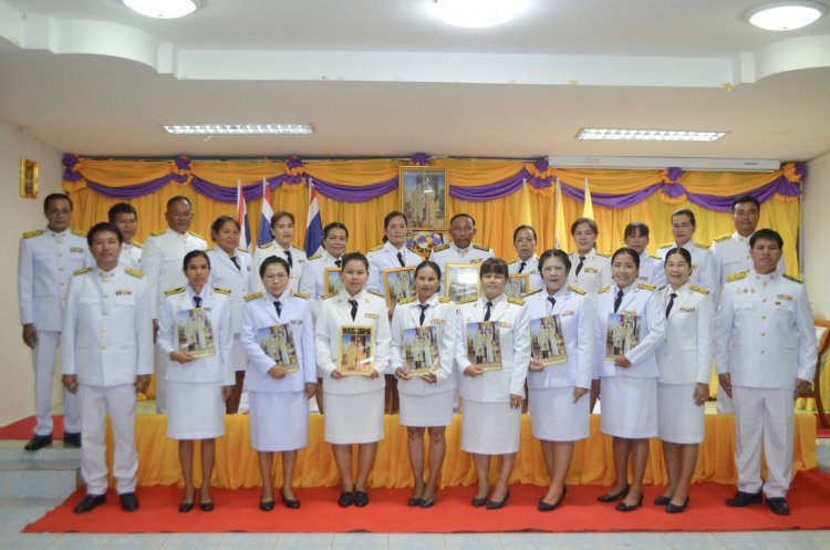อบต.สะพุงจัดพิธีรับพระราชทานพระบรมฉายาลักษ์ ในหลวง-ราชินี