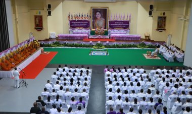 พสกนิกรนราธิวาสทุกหมู่เหล่าร่วมทำบุญตักบาตรถวายพระราชกุศล