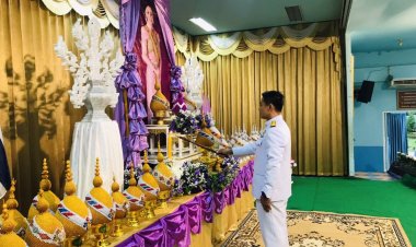 ท่าสองยางถวายเครื่องราชสักการะและวางพานพุ่ม และพิธีถวายพระพรชัยมงคล