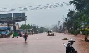 ฝนถล่มชายแดน แม่น้ำเมยล้น กัดเซาะตลิ่งพัง ท่วมแม่สอด เมียวดีจมบาดาล