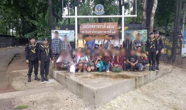 ทหารพราน 3504 จับแรงงานต่างด้าวนั่งตากฝนกลางป่าบ้านพะนะรอนายหน้ามารับ