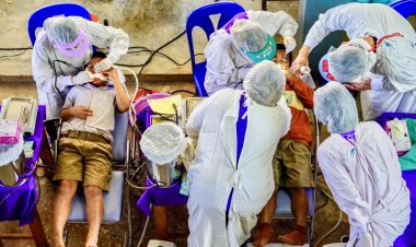 ทีมหน่วยแพทย์พระราชทานฯ ขึ้นเขาชายแดนไทย-พม่า ตรวจสุขภาพและให้บริการทันตกรรม