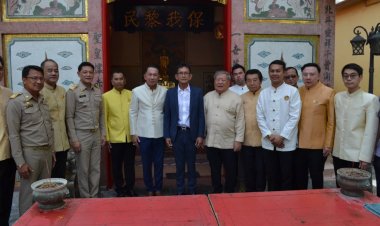 รมช.มหาดไทยลงช่วยชาวบ้านหนุนโครงการ“วิสาหกิจ ชุมชนร่วมใจ ส่งเสริมสินค้าไทย”