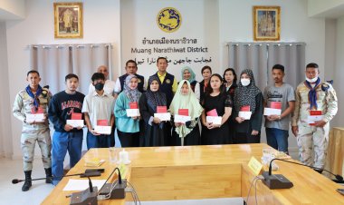 ผู้ว่าฯ นราธิวาส เยี่ยมให้กำลังใจ พร้อมมอบเงินเยียวยาฯเหยื่อบึ้มริมเขื่อนท่าพระยาสาย