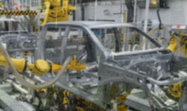 พนง.ซับ ต่างกอดคอร่ำให้ บริษัทผลิตรถดัง ประกาศเลิกจ้างฟ้าผ่า