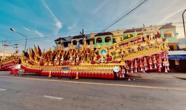 ยิ่งใหญ่อลังการงานประเพณีบุญบั้งไฟพนมไพร “บุญบ้านเฮา บุญบั้งไฟสิบล้านพนมไพร”