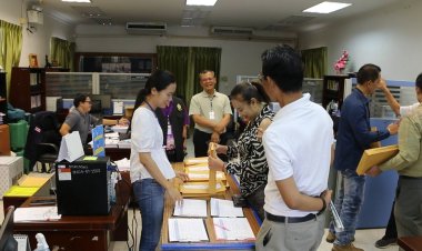 คึกคัก!ผู้สมัคร สว.ผ่านรอบระดับจังหวัดตบเท้ารับใบแนะนำตัวเพื่อร่วมชิงชัยระดับประเทศ