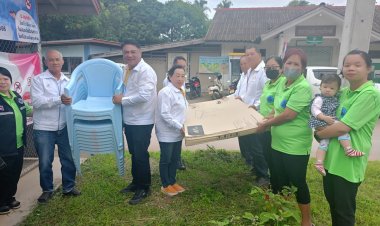 "กลุ่มแม่สอดก้าวหน้า" มอบ โต๊ะเก้าอี้ "เจต เขต 4.-หนานรัตน์" มอบน้ำดื่ม เครื่องดื่ม ให้ อสม.ชุมชนสองแคว 2