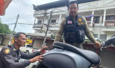 "นุ้ยส์ เมืองฉอด"  นำเทศกิจ ทน.แม่สอด ช่วยเหลือชาวบ้านรถเสีย. ส่งร้านซ่อม