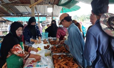 แม่ค้าไก่ทอดขมิ้น ข้าวหมกไก่ เมืองเบตงยันไม่ขึ้นราคาแม้ไก่สดราคาพุ่ง