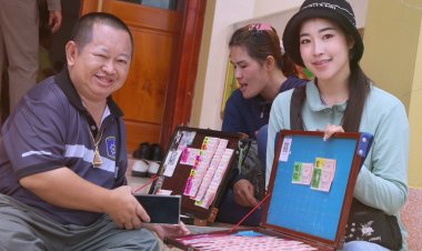 'น้องมายด์' แม่ค้าคนสวยขวัญใจคอหวยกำเพงเพชร แย้มเลขเด็ดขายดี