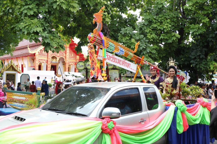 สืบสานประเพณีอันดีงามบุญบั้งไฟอำเภอพนาส่งเสริมท่องเที่ยวท้องถิ่น