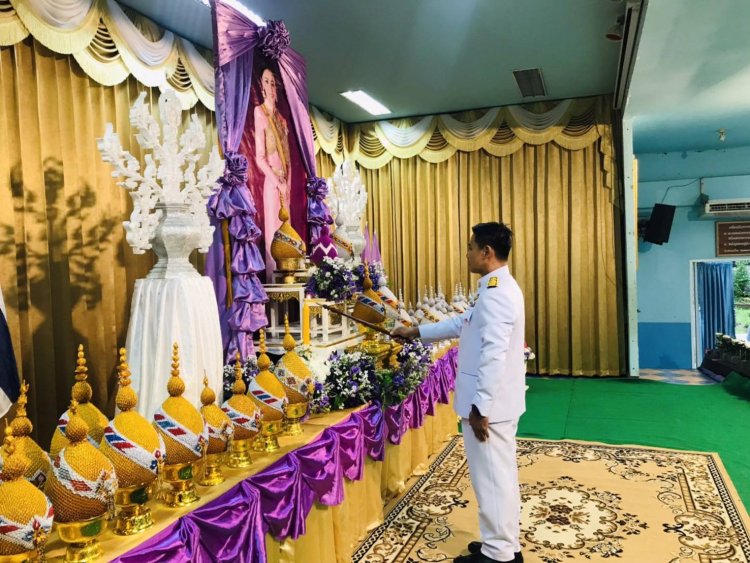 ท่าสองยางถวายเครื่องราชสักการะและวางพานพุ่ม และพิธีถวายพระพรชัยมงคล