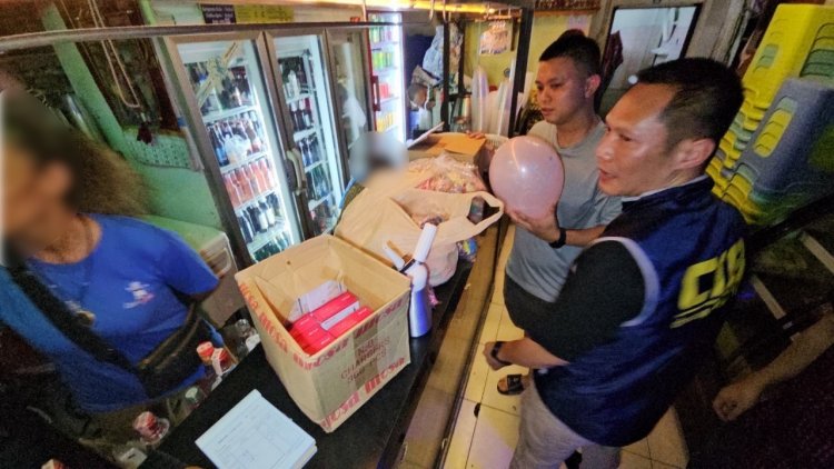 ตำรวจลุยกวาดล้างรอบ 2 ร้านจำหน่ายลูกโป่งก๊าซหัวเราะย่านข้าวสาร
