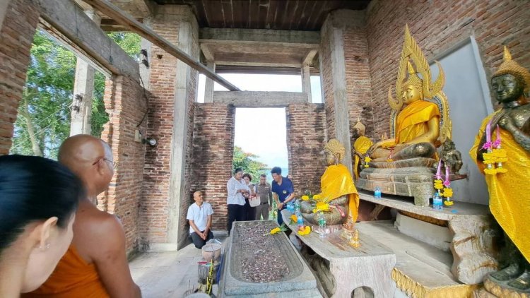 สายมูห้ามพลาดเที่ยววัดเขาพลอยแหวน ไหว้พระบรมธาตุเจดีย์-พระพุทธบาทจำลอง