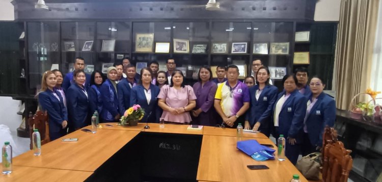 ทรัพย์ยั่งยืนฯ เยือน ร.ร. ราชประชานุเคราะห์ 63 จ.ร้อยเอ็ด พร้อม สนับสนุน "ยุวเกษตร"