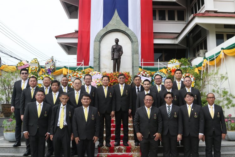 "สมาคมนักเรียนเก่าเทพศิรินทร์ฯ" จัดพิธีวางพวงมาลาถวายราชสักการะ พระบรมราชานุสาวรีย์ พระบาทสมเด็จพระปรเมนทรมหาอานันทมหิดล พระอัฐมรามาธิบดินทร