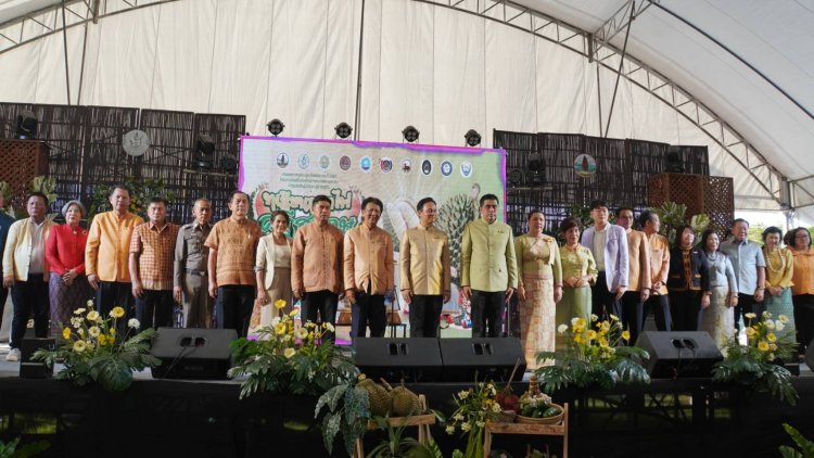 ผู้ว่าฯศรีสะเกษเปิดงานเทศกาลทุเรียน"ดินภูเขาไฟ"ศรีสะเกษ ยิ่งใหญ่ อลังการ โอฬารยิ่ง