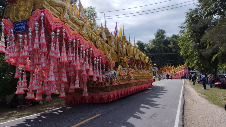 อลังการงานบุญบั้งไฟสืบสานประเพณี แข่งขันประกวดขบวน สร้างสีสัน