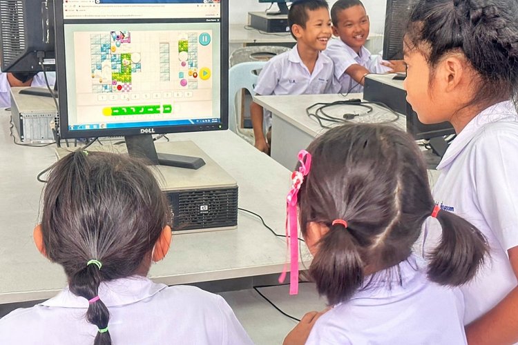 น้องๆ รร.บ้านหินดาด นครราชสีมา เรียนรู้ Coding โครงการดีๆจาก CONNEXT ED มี CPF ช่วยหนุน