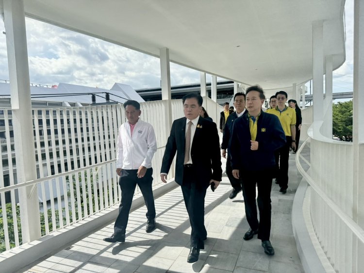 รมช.คมนาคมลงพื้นที่ตรวจ Skywalk รถไฟฟ้าสายสีชมพู เชื่อม ศูนย์ราชการเฉลิมพระเกียรติฯ