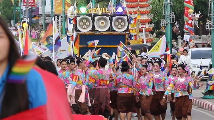 ขบวนพาเหรดอีสานไพรด์ที่ขอนแก่นสุดยิ่งใหญ่