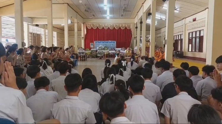 ญาติ เพื่อน-ครู สุดเศร้า!เด็กชายม.6 พลัดตกอาคารเรียนดับ บำเพ็ญกุศลศพวันแรก