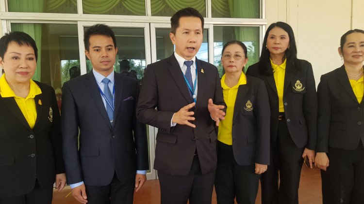 ศาลเยาวชนและครอบครัวจังหวัดน่าน สร้างภูมิคุ้มกันในโรงเรียน หลังพบว่า เด็กถูกล่อลวงและตกเป็นเหยื่อภัยไซเบอร์ เปิดบัญชีม้า - ยาเสพติด เพื่อป้องกันการกระทำความผิดในเด็กและเยาวชน
