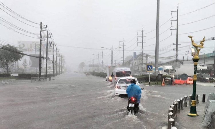 ฝนถล่มภูเก็ตท่วมฉับพลัน ทุกเที่่ยวบินต้องไปลงที่สนามบินสุราษฎร์ธานี