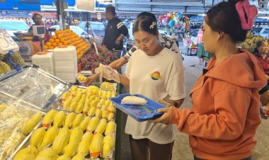 แบ่งทุเรียนขายเป็นพู ทางรอดแม่ค้าโคราช หลังกำลังซื้อหด ยอดขายวูบ 50%