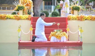 พลีกรรมตักน้ำจากแหล่งน้ำศักดิ์สิทธิ์วัดทุ่งแก้ว จังหวัดอุทัยธานี