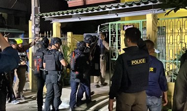 ตำรวจบุกสยบหนุ่มเมายาคลั่งไล่นฟันเพื่อนบ้านบาดเจ็บ 2