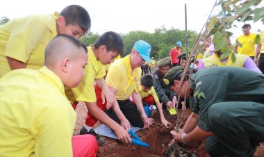 ตำรวจไซเบอร์ ชวนเด็กเขาใหญ่ กว่า 1000 คน ปลูกป่า 72 พรรษา ในหลวง