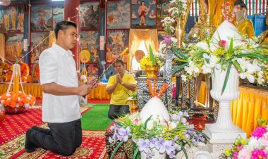 " นายอำเภอตั้ม" ประธานในพิธีแห่เทียนจำนำพรรษา ทำบุญถวายวัดท่าสองยาง ประจำปี 2567