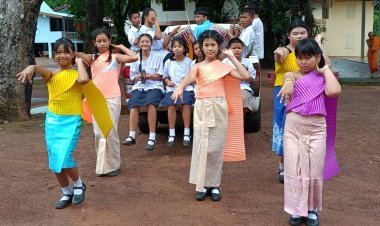 นร.-ครูแห่เทียน-ผ้าอาบน้ำฝนแด็นซ์-รำ  สุดเหวี่ยงทั่วปราจีนฯ