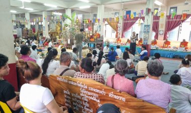 พุทธศาสนิกชนแห่ทำบุญแน่นวัด-นมัสการต้นพระศรีมหาโพธิ์2,500ปี