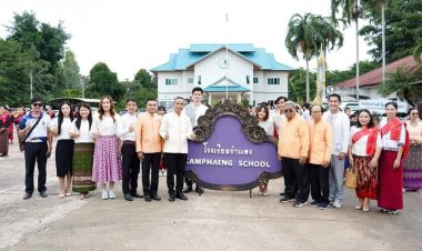 ที่ปรึกษารองนายกฯและรมว.มหาดไทย เปิดงานประเพณีแห่เทียนพรรษาตำบลสำโรงยิ่งใหญ่