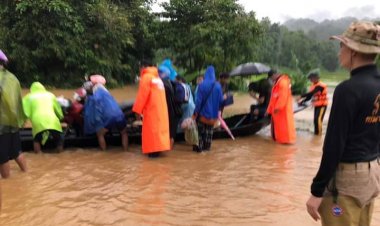 นายอำเภอท่าสองยาง เร่งช่วยเหลือประชาชนประสบอุทกภัยน้ำท่วม