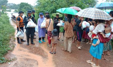 กิ่งกาชาดอำเภอท่าสองยาง ออกเยี่ยมเยือน มอบถุงยังชีพ ให้ประชาชนที่ได้รับผลกระทบจากเหตุอุทกภัย ในพื้นที่