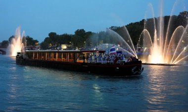 ชมภาพอลังการ "ทัพนักกีฬาไทย” ล่องเรือในพิธีเปิด "โอลิมปิก 2024" ที่ฝรั่งเศส