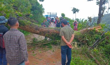 อมก๋อยอ่วมดินสไลต์ เส้นทางตัดขาดหลายจุด น้ำท่วมนาเสียหายยับ ไฟดับไร้การสื่อสาร