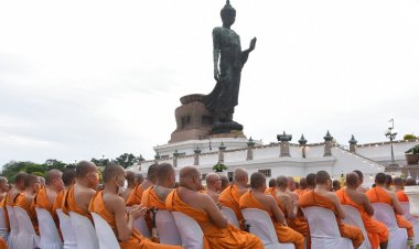 คณะสงฆ์หนกลางจัดพิธีเจริญพระพุทธมนต์นวัคคหายุสมธัมม์ ถวายพระพรชัยมงคล