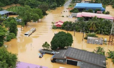 อำเภอสะตอจมบาดาล หนักสุดรอบ 30 ปี น้ำท่วมสูง รถเล็กวิ่งผ่านไม่ได้