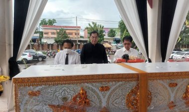 “สส.ชัยวุฒิ-นายกเคี้ยง-นายกเสริฐ” ร่วมงานฌาปนกิจศพ “คุณครูแสงหล้า” 79 ปี