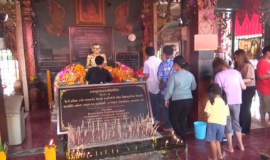 เขย่าไม้ติ้ว ล้วงไห หลวงพ่อเคลือบ ทั้ง 2 วัด ลุ้นโชคเสี่ยงเลขในวันหวยออก