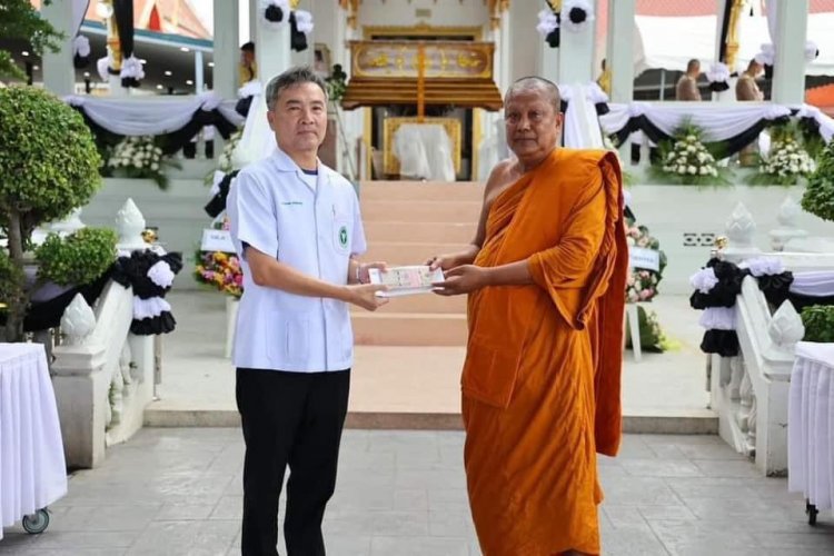 “พระครูแจ้”มอบเงิน 100,000 บาท ให้โรงพยาบาลพระสมุทรเจดีย์สวาทยานนท์