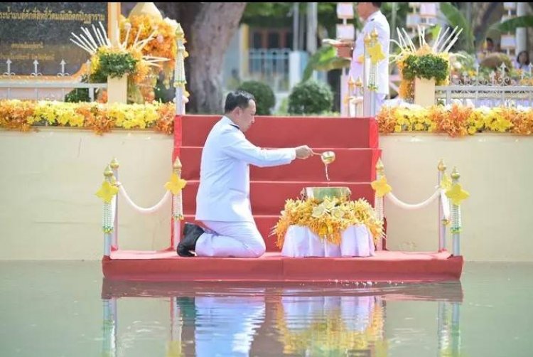 พลีกรรมตักน้ำจากแหล่งน้ำศักดิ์สิทธิ์วัดทุ่งแก้ว จังหวัดอุทัยธานี