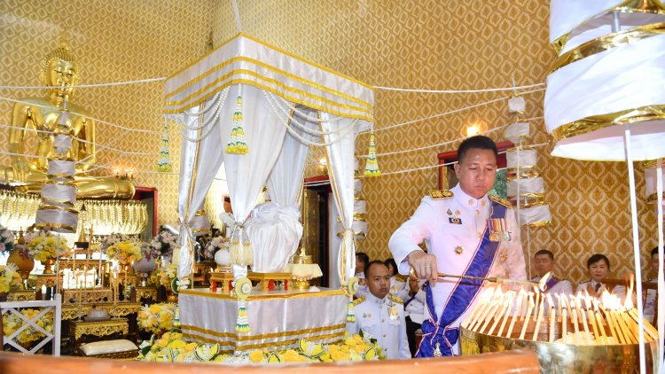 ชลบุรีพร้อมใจประกอบพิธีเสกน้ำพระพุทธมนต์ศักดิ์สิทธิ์ ณ พระอุโบสถวัดเขาบางทราย